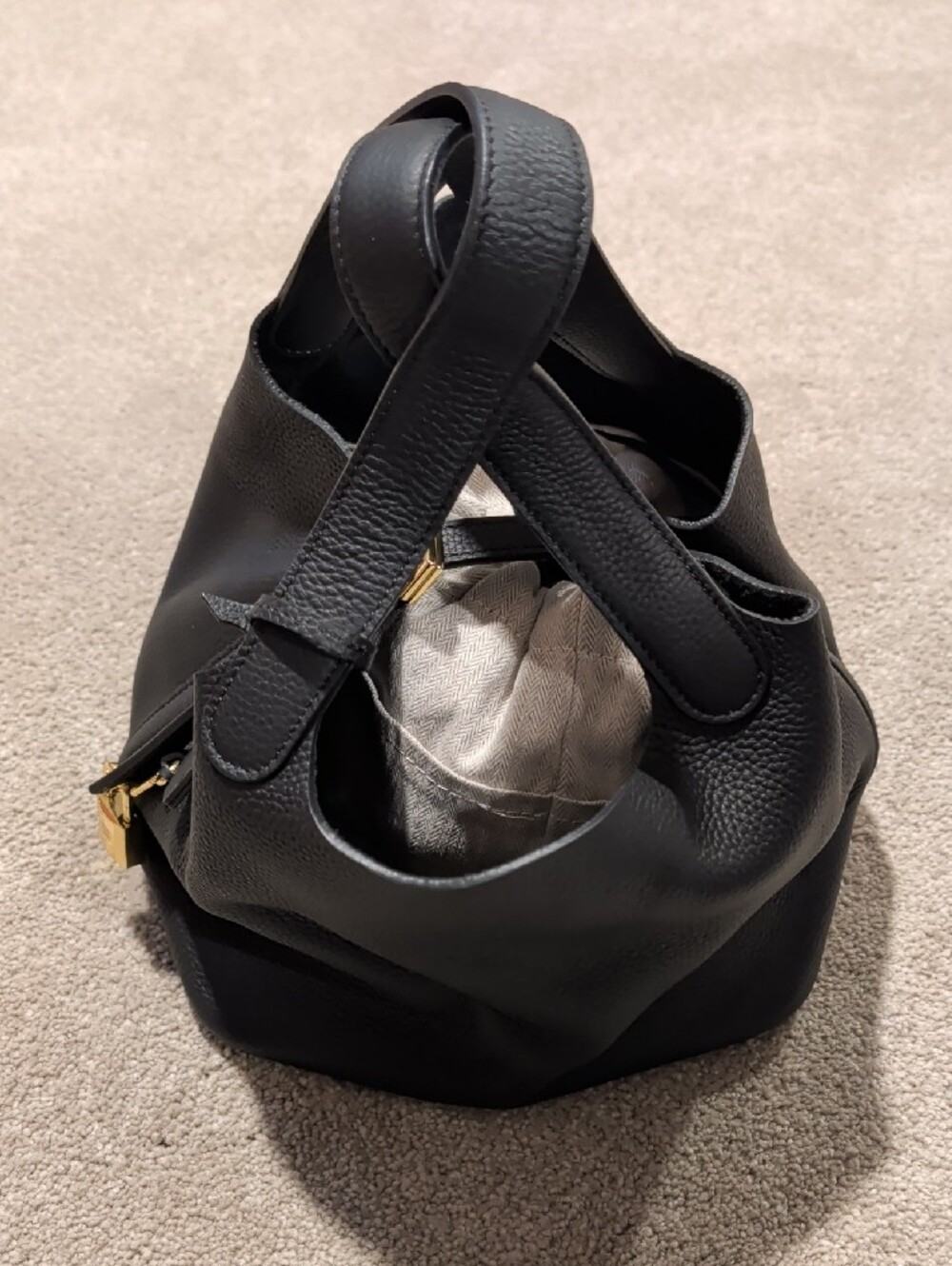 Real Genuine Leather Structured Bucket Bag Padlock Key Charm Black - Picture 4 of 8